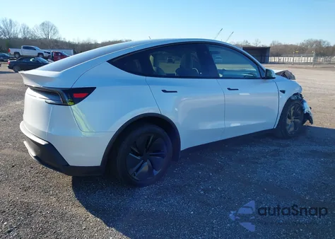 2026 Tesla Model Y Premium Rear-Wheel Drive/Standard Rear-Wheel Drive from USA, damaged, VIN 7SAYGDED6TA491861
